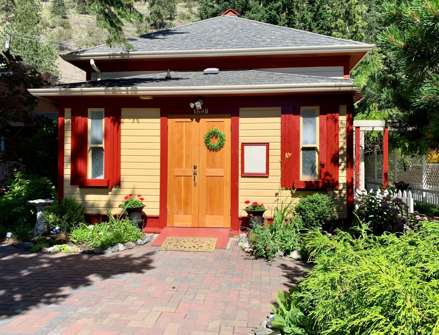 Peachland Little School House